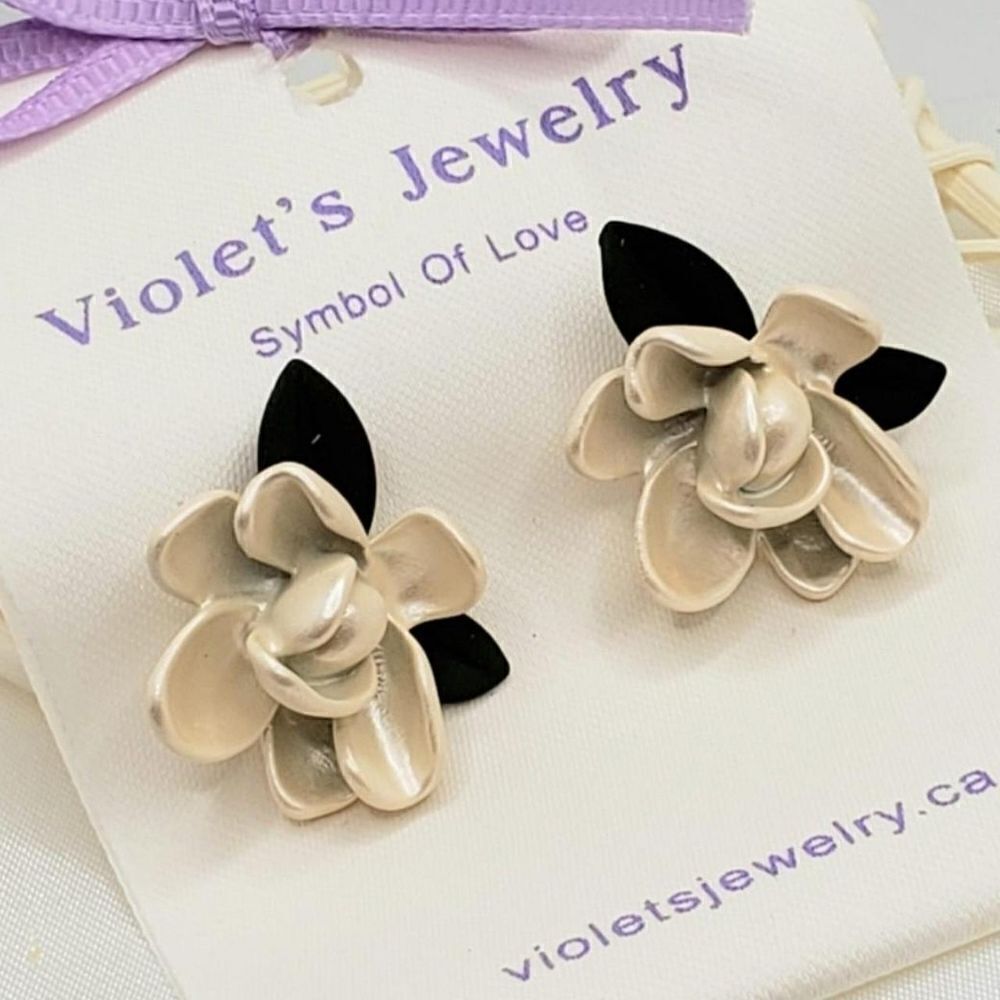 2/$20 Brand New White Flower S925 Silver Earrings